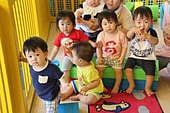 ０歳〜１歳児（ひよこ組）さんの一日